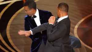 Will Smith pide disculpas a Chris Rock por el golpe que le dio en los Oscar