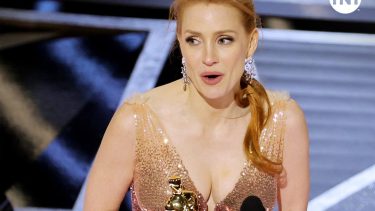 Jessica Chastain obtuvo esta noche el primer premio Oscar de su carrera.