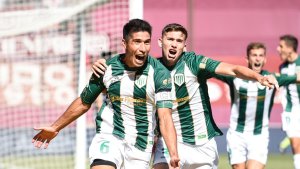 Banfield manda en el sur: le ganó a Lanús de visitante en el clásico
