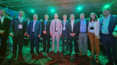 Referentes políticos de Neuquén y Río Negro aprovecharon la primer jornada de la AOG 2022 para mostrarse con los suyos. (Foto @mageferranqn).-