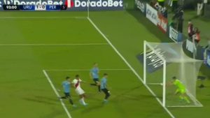 La polémica del Uruguay &#8211; Perú: ¿entró la pelota?