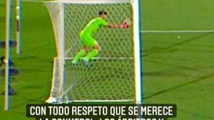 Más polémica en Uruguay-Perú: la foto que dice que la pelota entró