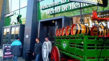 Heineken informó que detendrá la producción, publicidad y venta de la marca de cerveza en Rusia. 