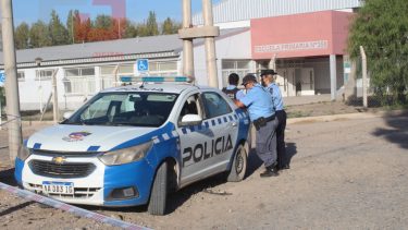 Los hechos de violencia se registraron frente a la escuela Foto: Centenario Digital 