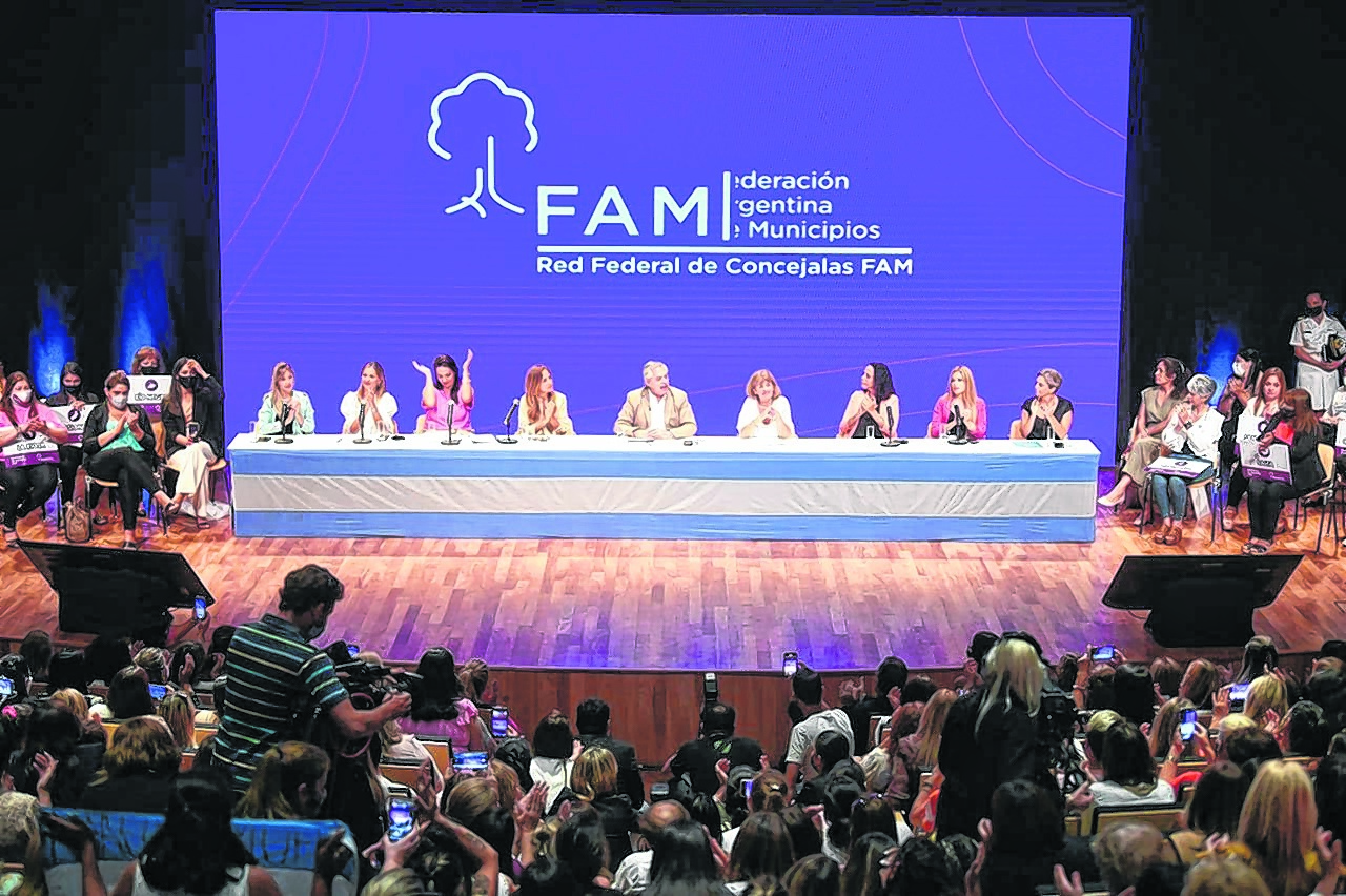 Alberto Fernández encabezó un acto con intendentas y concejalas por el Día Internacional de la Mujer, que se celebrará mañana 8 de marzo.