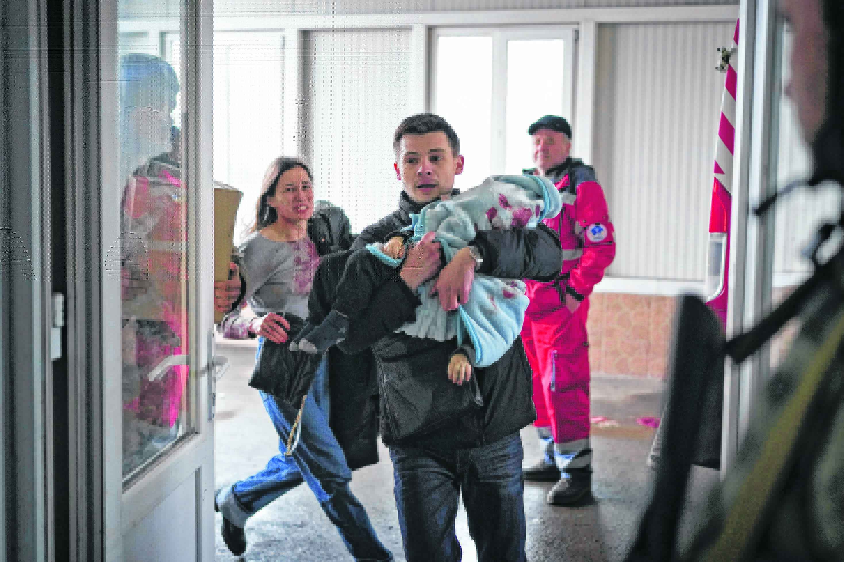 Нелюди в белых халатах тюмень в 70е. Они убивают наших детей. Почему дети убивают книга. Они убивают наших детей. Они убивают наших детей.