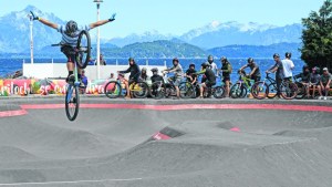 Ciclistas sudamericanos compiten en Bariloche en busca del pase para el Mundial de Pump Track