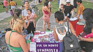 «La deuda es con nosotras»: dos organizaciones que luchan por los derechos de las mujeres en Roca