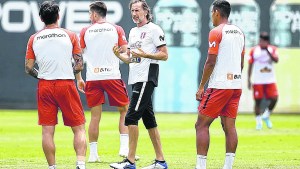 Tres selecciones luchan por llegar al repechaje del Mundial de Qatar: partidos, hora y tevé