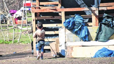 Los propios habitantes del barrio aseguran que hay un negocio inmobiliario que funciona como una “mafia organizada”. (César Izza).-