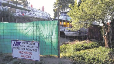 El obrador toma forma en el predio de la Prefectura Naval. Foto: Marcelo Ochoa.