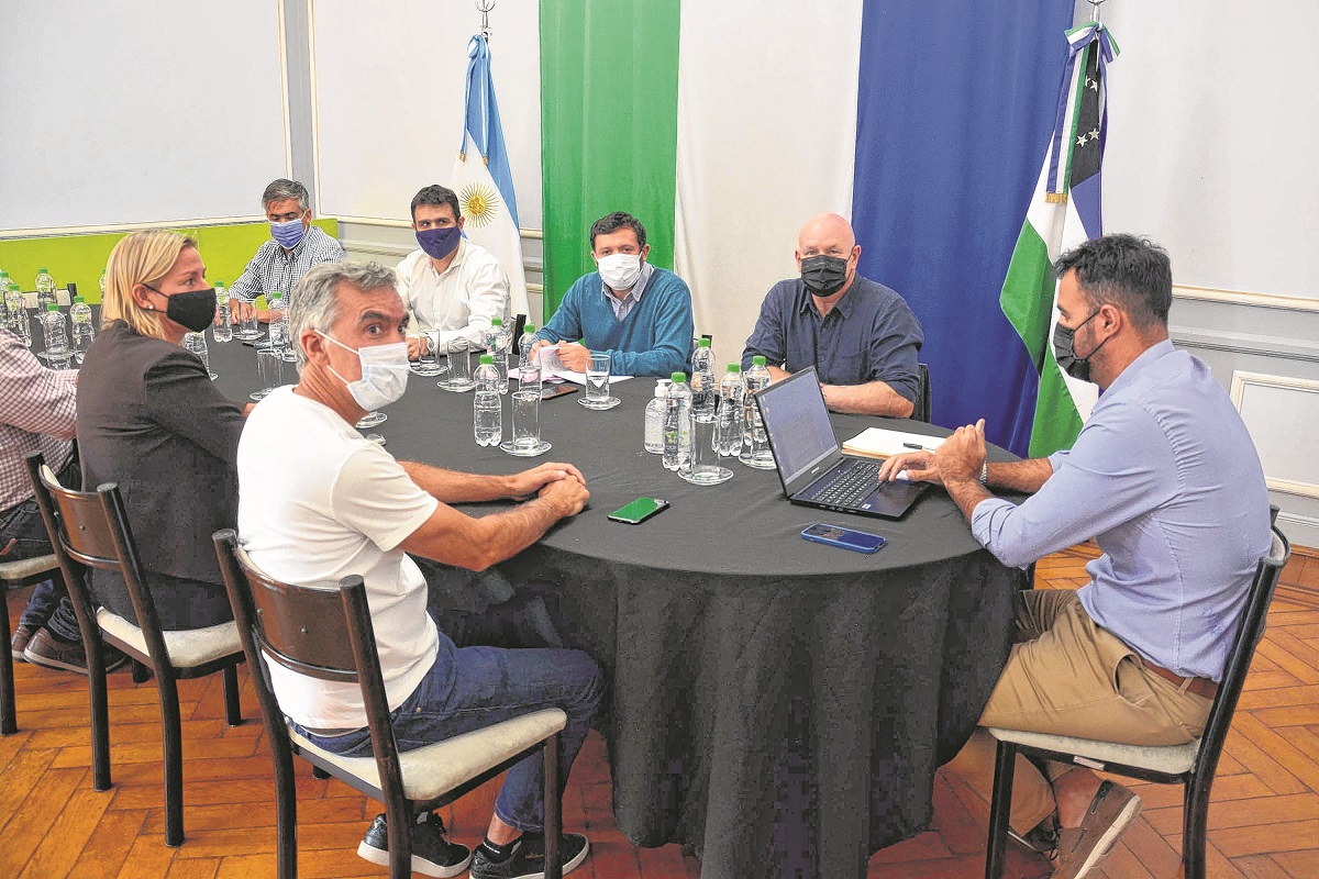 La Comisión Técnica, conformada con legisladores y funcionarios del Ejecutivo, firmó su dictamen en favor de la Iniciativa. Foto: Marcelo Ochoa