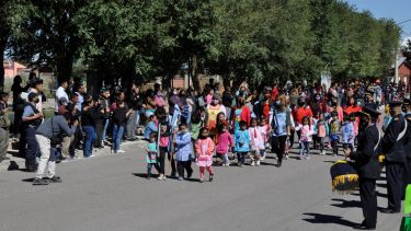 Distintas instituciones participaron del destile. Foto: José Mellado. 