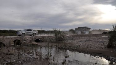 Entre los kilómetros 113 y 116 se construyó un badén, el costado de las ruinas del puente. Foto: José Mellado