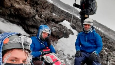 Subían al Lanín y los sorprendió una tormenta, pero tenían grandes motivos para hacer cumbre