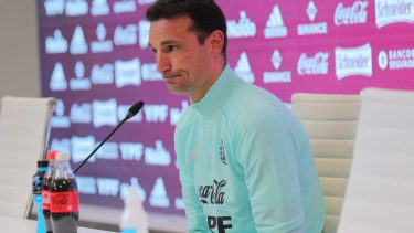 Scaloni confirmó la presencia de Messi mañana en La Bombonera.