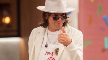 Levinton sumó a compañeros de Masterchef en su nuevo clip. 