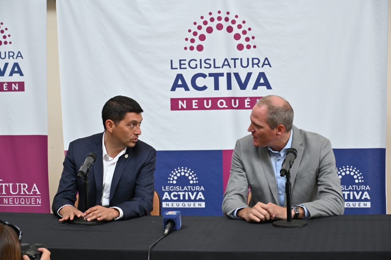 Los presidentes de las Legislaturas de Neuquén y Río Negro impulsan un gesto político a favor de la tarifa Comahue. (Foto Florencia Salto).-