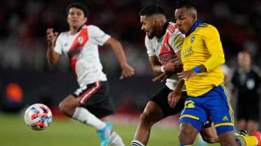 Sebastián Villa tocó un par de pelotas y marcó el primer tanto del Superclásico. (AP Photo'/Natacha Pisarenko)