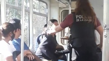 La Agencia de Discapacidad repudió el maltrato de una policía de la Ciudad a un joven con autismo. 