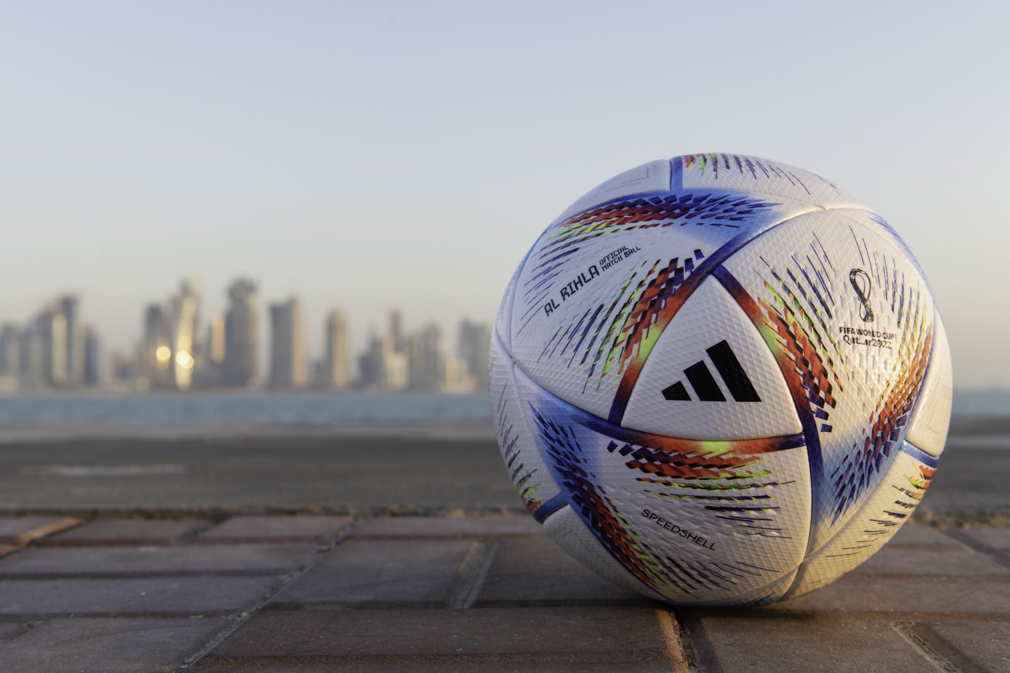 "Al Rilha" de Adidas será la pelota oficial en Qatar 2022. 