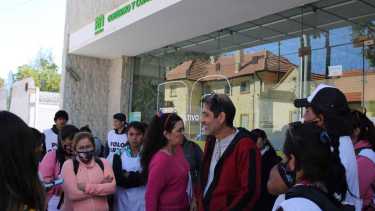 Dirigentes del Polo Obrero diálogaron con la directora de Relaciones Institucionales del Ministerio de Gobierno, Carolina Llamas. Foto Juan Thomes.