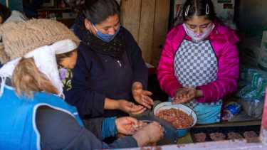 Una familia de cuatro integrantes necesitó $78.624,46 para superar el umbral de pobreza en enero. Foto Juan Thomes, agencia Roca. 