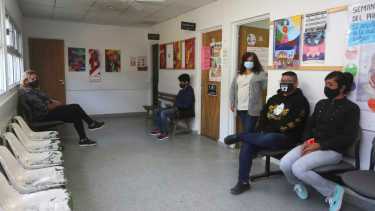 El consultorio de Roca funciona desde 2018 y atiende a 70 usuarios. Foto Juan Thomes