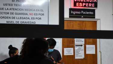 La crisis impacta en el sistema público, porque aquellos que no pueden pagar plus recurren a las guardias o consultorios de los hospitales.