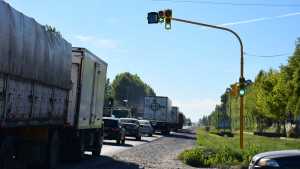 Ya está en marcha el nuevo semáforo de la ruta 22 y Félix Heredia en Roca