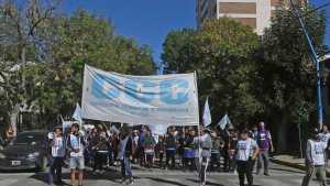 Organizaciones sociales exigieron la apertura del camino al Lago Escondido, en Roca