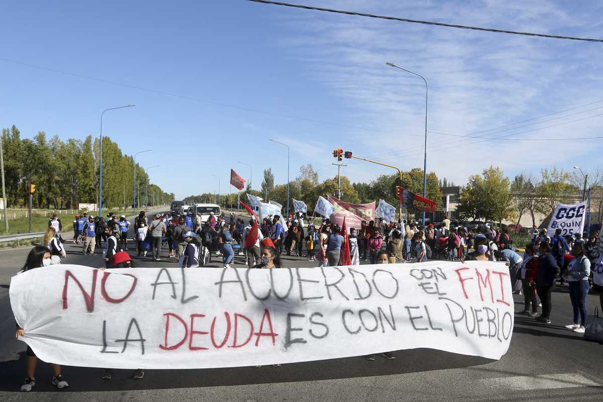 Marcha y corte de Ruta 22 en Roca. Foto: Juan Thomes