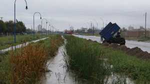 Vecinos del barrio 60 viviendas piden obras por las reiteradas inundaciones en Roca