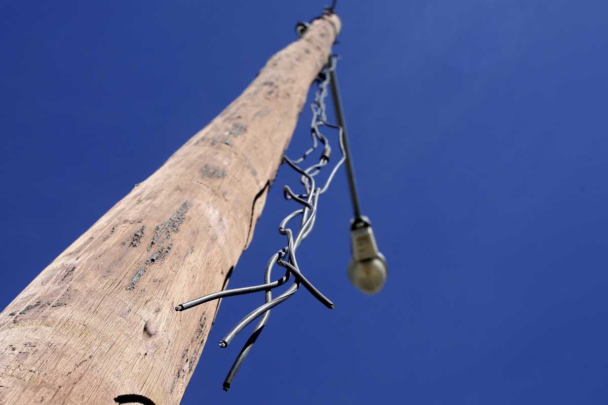 Miles de vecinos amanecieron sin luz hoy en Roca, por el robo de cables. Foto archivo