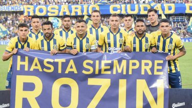 El plantel del Canaya se sumó al reconocimiento del periodista fallecido.