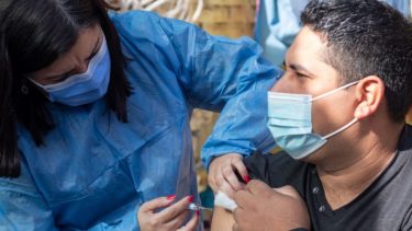 La vacunación es fundamental para evitar la propagación del virus.- 