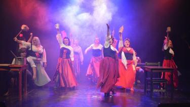 La puesta en escena local se estrenó el año pasado en El Zaguán de Plottier, donde ofreció cinco funciones a sala llena.