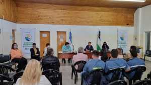 Tras horas de protesta comenzó la apertura de sesiones en Allen