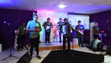 Nelsón explicó que recién en el 2000 la cumbia fue más aceptada en las iglesias evangélicas pero ya en los 80` se venía tocando en algunos templos. Fotos Andrés Maripe