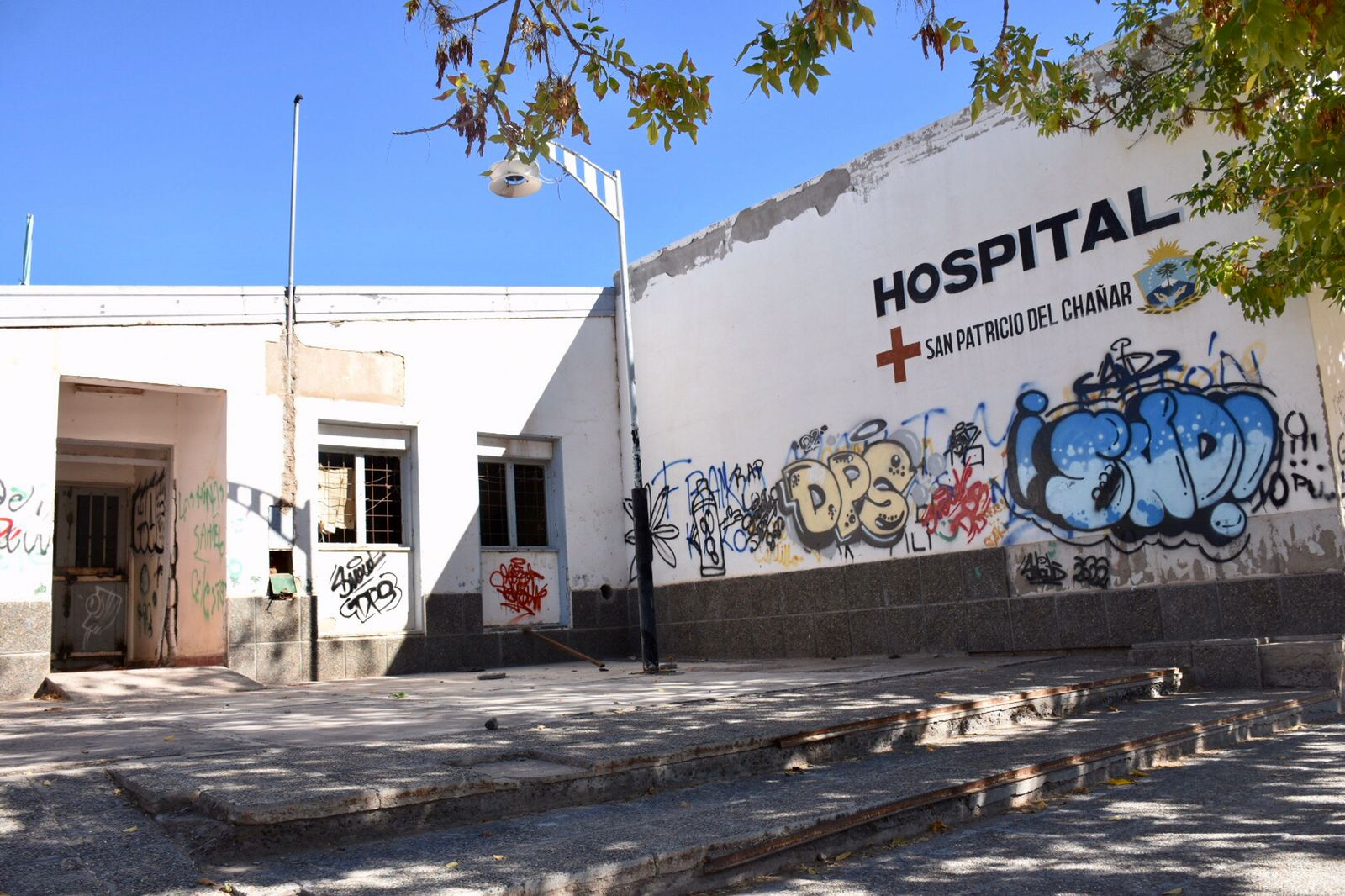 El antiguo hospital de San Patricio del Chañar se convertirá en el primer centro de tratamiento de adicciones para mujeres de Neuquén. (Matías Subat).-