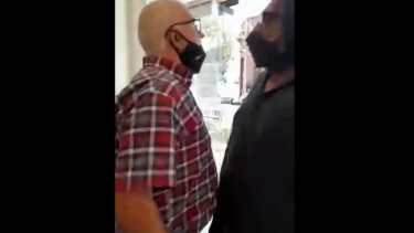 Baradel fue increpado en una pescadería de Mar del Plata. Foto: Captura video