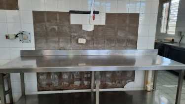 Los trabajadores denuncian que la cocina del hospital no está en condiciones higiénicas ni de infraestructura. (Gentileza).-