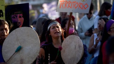 El 49% de quienes respondieron que se reconocían como descendientes de pueblos originarios en el censo 2010, en Neuquén, fueron mujeres. Foto Matías Subat.