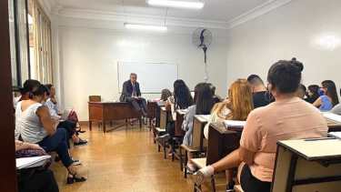 Alberto Fernández volvió a las aulas y lo compartió por sus redes. Foto: 