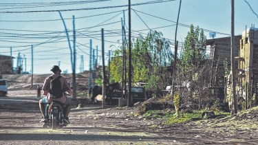 Un adolescente de 14 años terminó con un proyectil en una de sus piernas. Los enferntamientos son constantes en barrio Quinta 25. (foto: archivo)