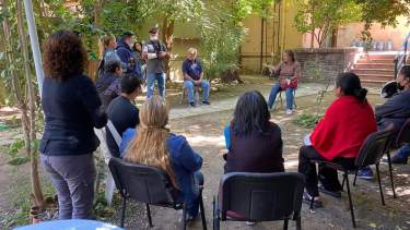 Vecinos de Valentina Sur reclaman la presencia de autoridades provinciales. Foto: Gentileza Facebook Defensoría del Pueblo Ciudad de Neuquén.  
