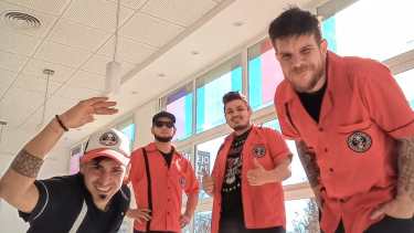 La banda logró grabar sus primeros materiales fílmicos en el Complejo Cultural Cipolletti. Foto Gentileza.