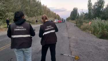 Policía Criminalística trabaja en el lugar para establecer las causas del siniestro. Foto Juan Thomes.