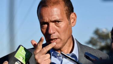 Gutiérrez anunció que el cronograma de pago de salarios de Neuquén se extiende del viernes al martes próximo. (Foto Matías Subat).-