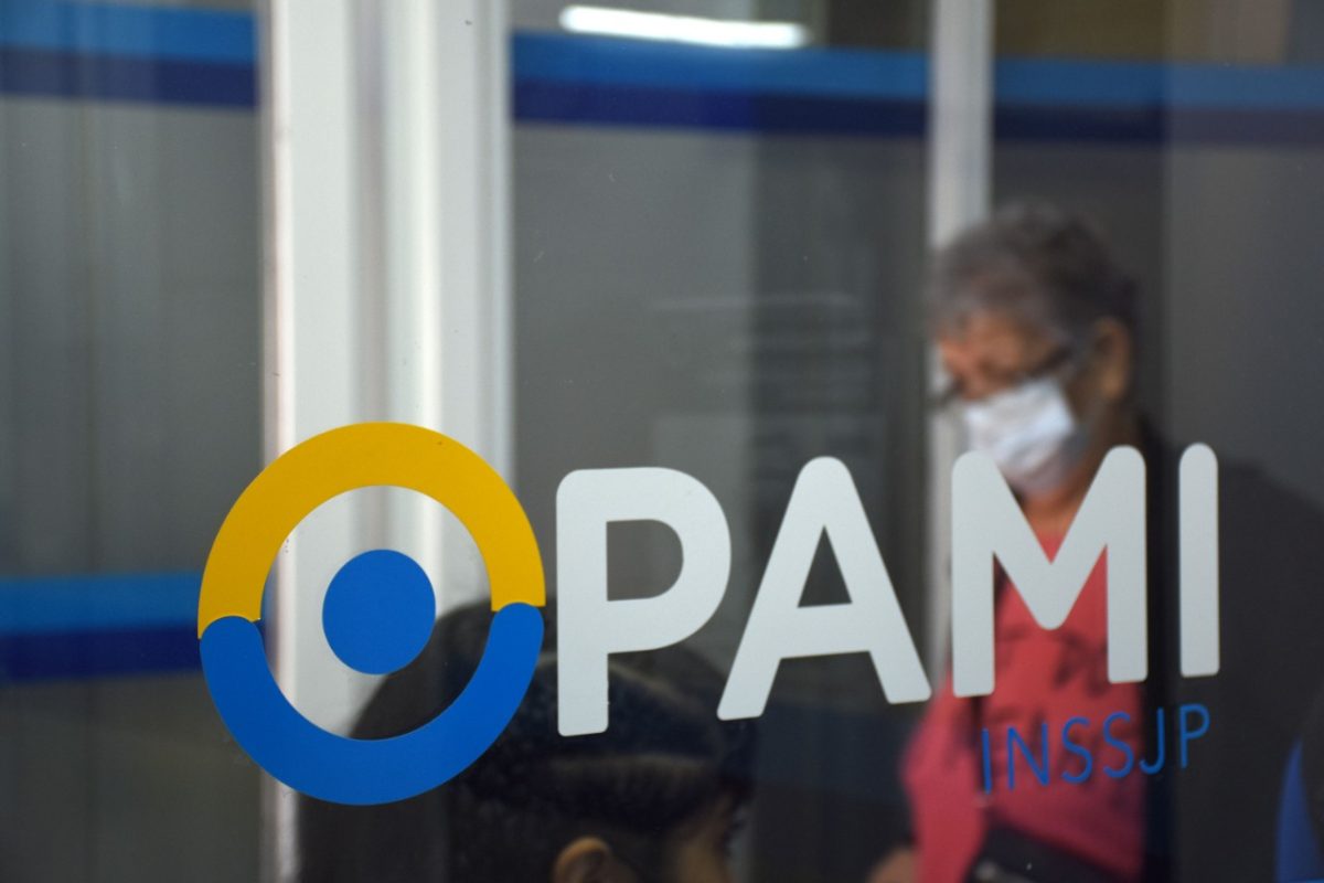 Los beneficios para los afiliados a PAMI se transforman en un ahorro superior a los 8000 pesos mensuales.-